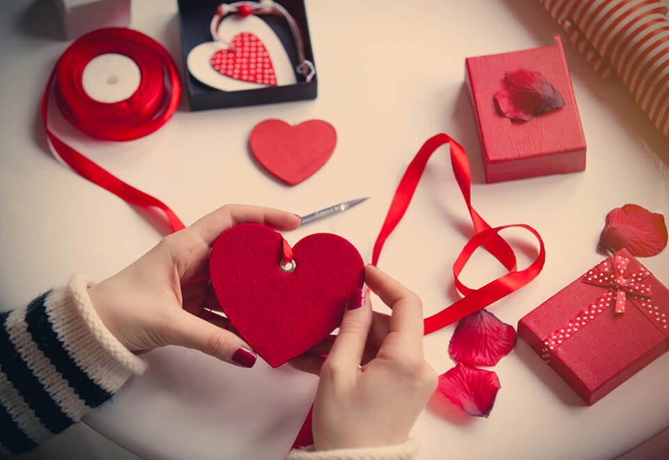 Romantic Gift Ideas for a First Date